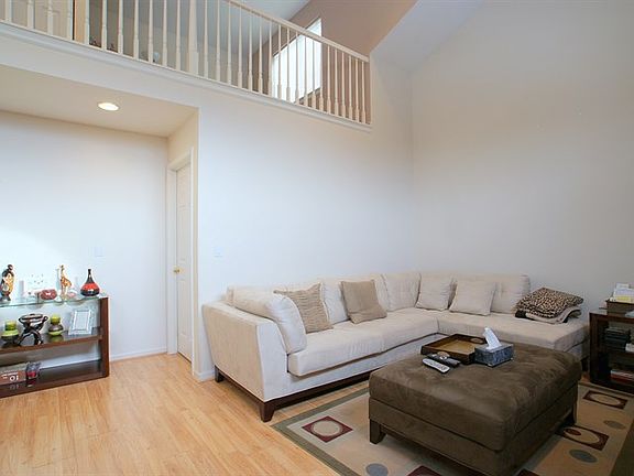 3rd image of 6881 Hampton Cir
