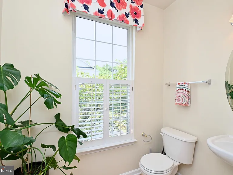 6915 Rolling Creek Way — Photo 13