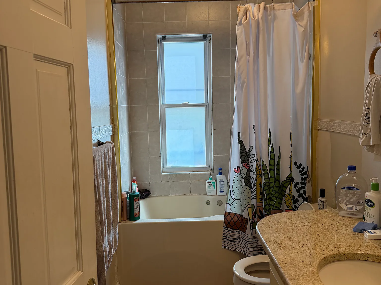 3 bed, 2500 sqft, $2,400 — Photo 3