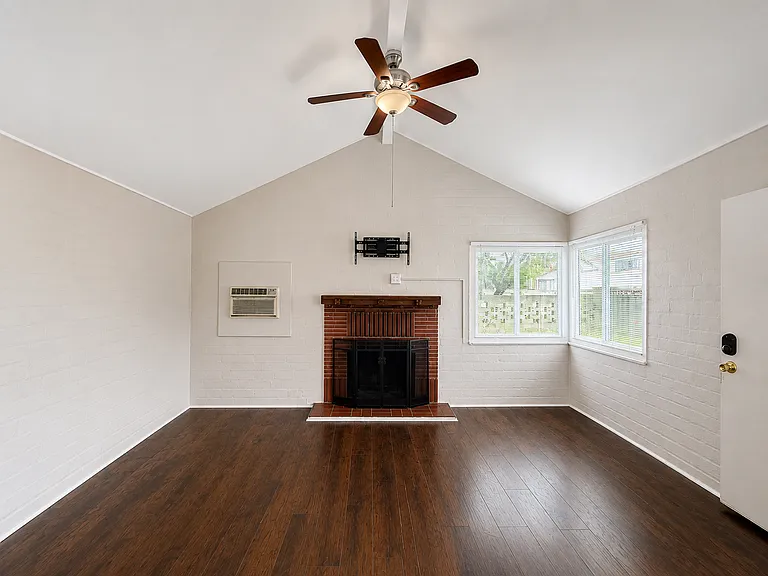 445 1/2 E Alisal Way — Photo 15