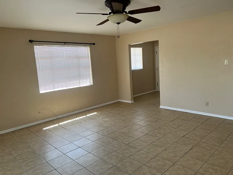 2332 Tremont Ave — Photo 11