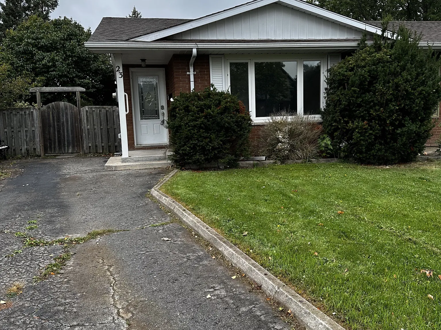 4 bed, $2,400 — Photo 1