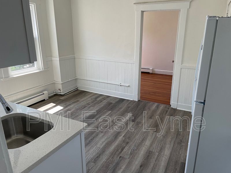 36 Truman St New London CT Zillow Apartments for Rent in New London