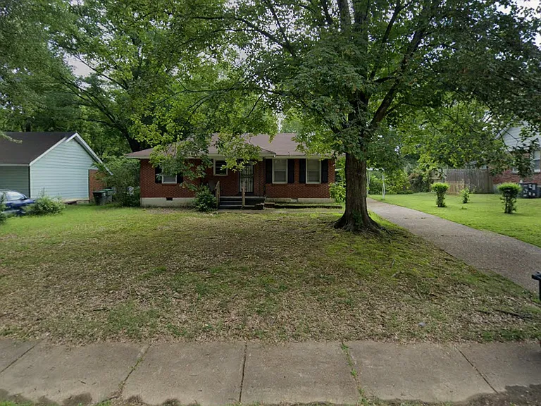 3332 Beechmont St — Photo 1