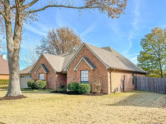 2nd image of 3942 Stone Hill Dr