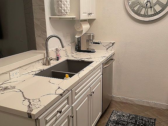 2nd image of 7320 Hawthorn Ave APT 419