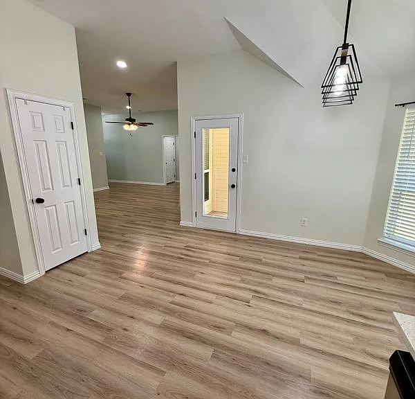 309 Catherine St — Photo 10