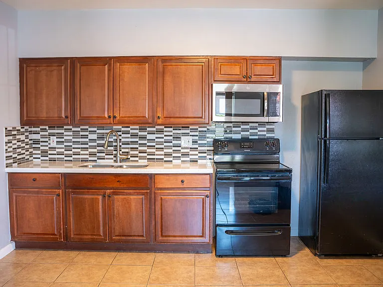 3637 E Oak St #6 — Photo 6