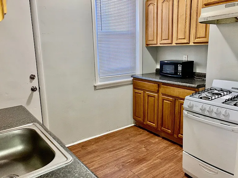 5215 Pine St — Photo 6