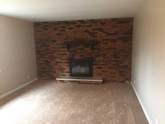 4th image of 3238 Arbutus Dr