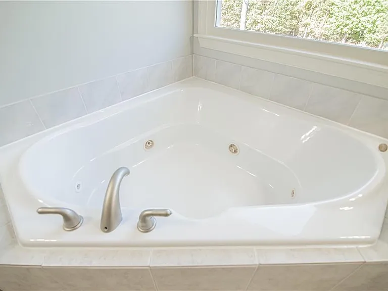 4012 Erin Dr — Photo 47