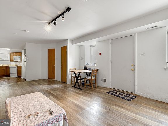 2nd image of 846 Corinthian Ave #1