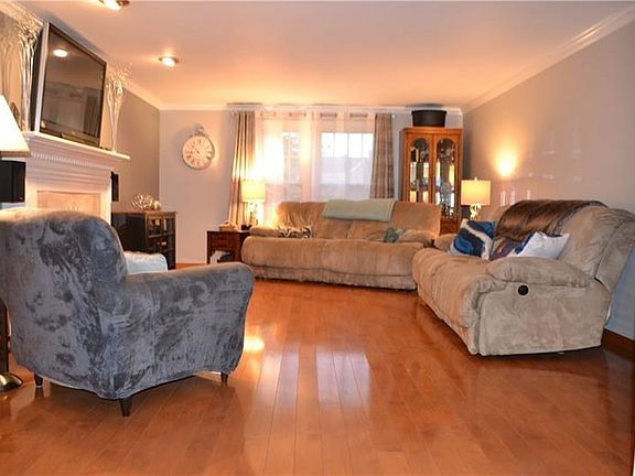 5th image of 2248 Woodmont Dr
