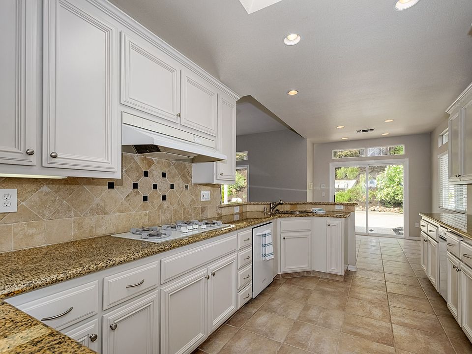1st image of 868 Genevieve Pl