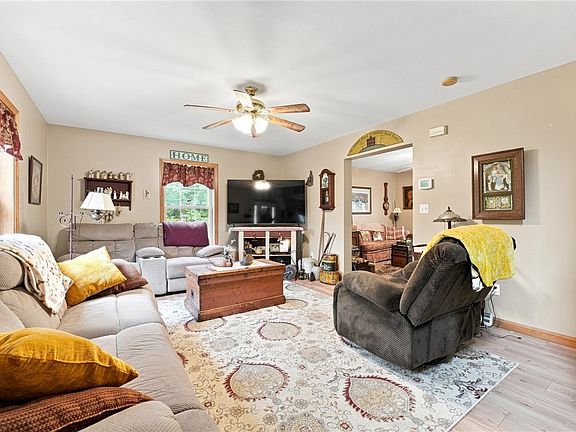 3rd image of 2982 Valley Rd