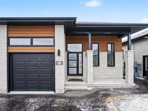 819 Namur St, Russell, ON K0A 1W0