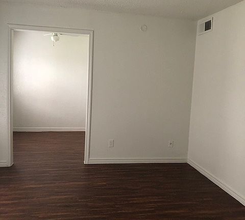 4th image of 102 Lake Meadows Dr
