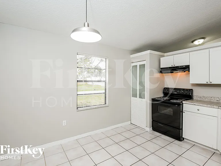 1061 Sally St SE — Photo 6