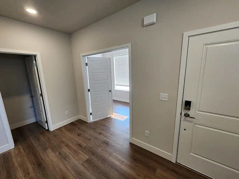 161 E Burdock Loop — Photo 3