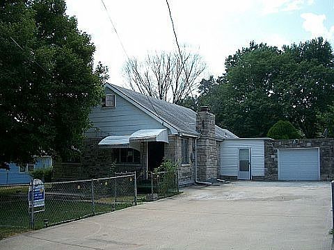1st image of 3030 N 32nd St