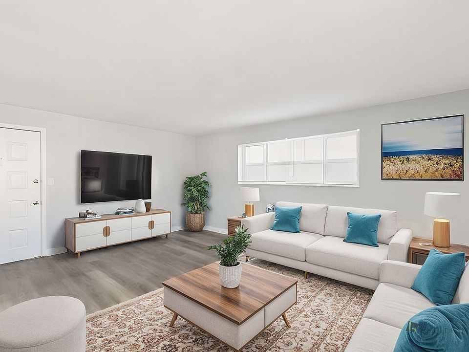 CC 203 Living Room - Standard - 2