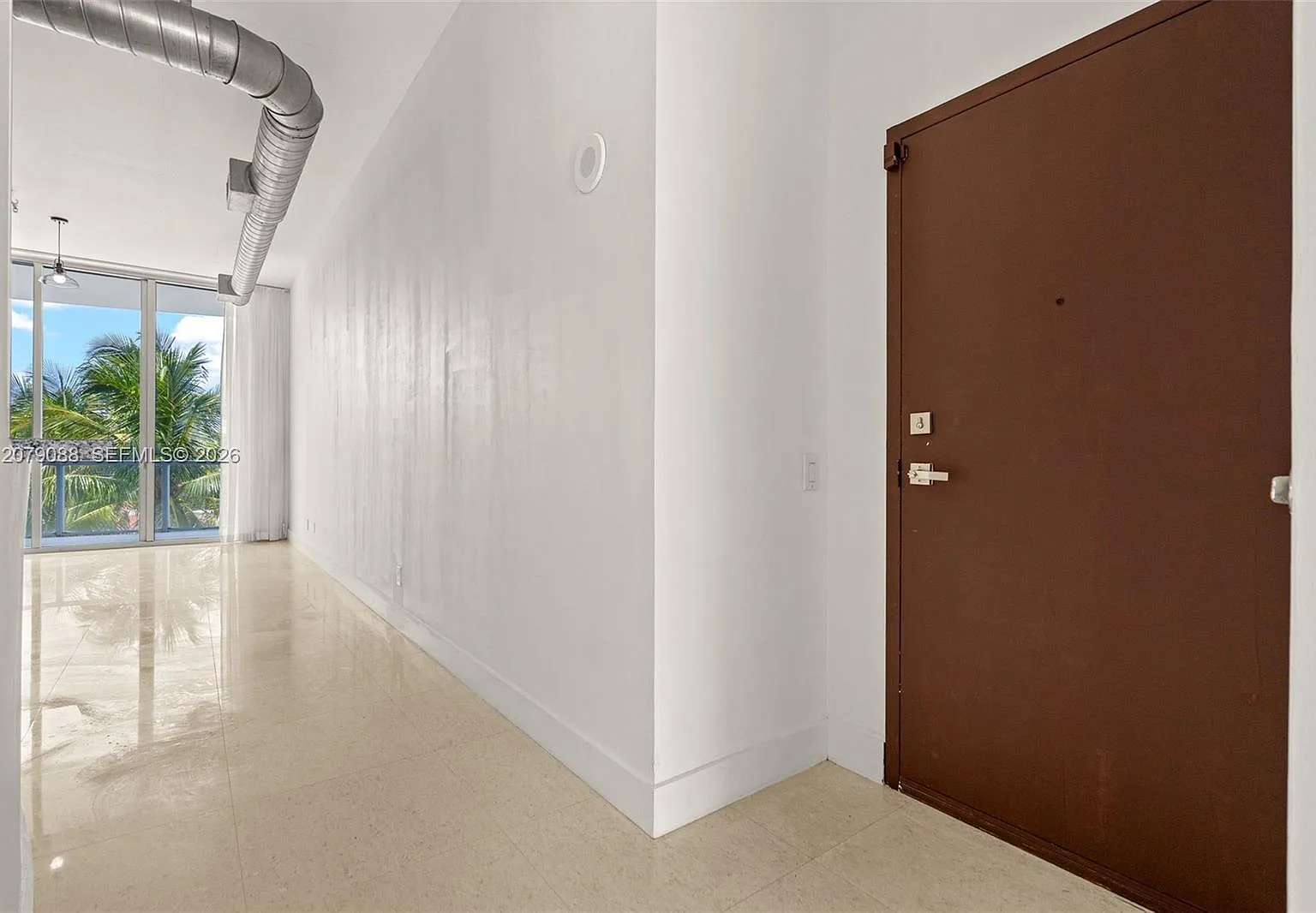 Uptown Marina Lofts Condo — Photo 4