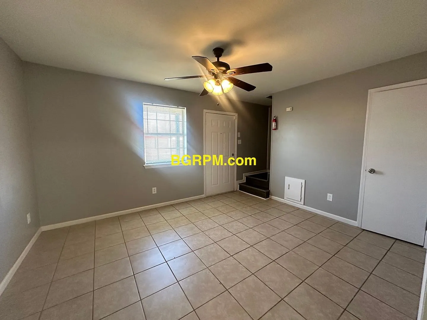1099 W Elm — Photo 3