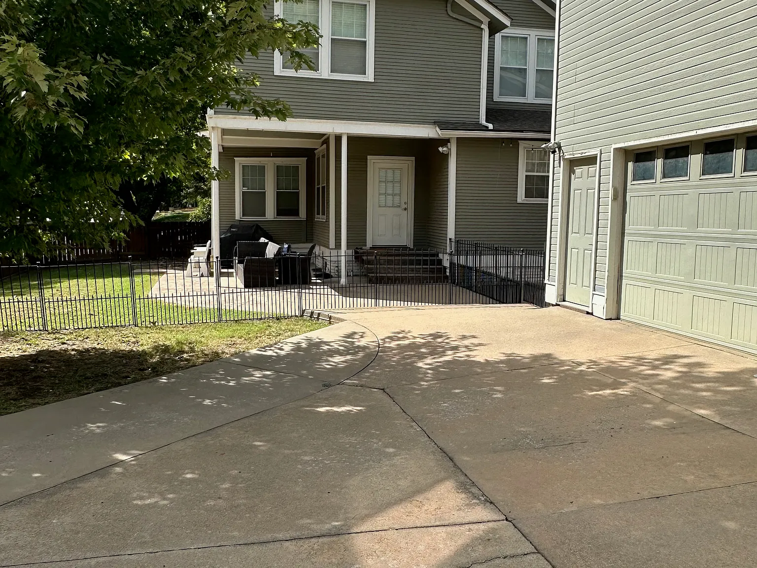 202 N Bluff Ave — Photo 2