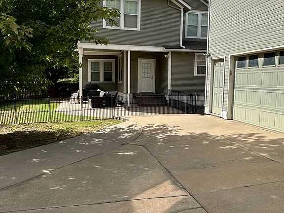 2nd image of 202 N Bluff Ave