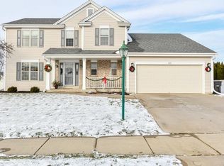 655 Cherrywood Dr, Waterford, WI 53185