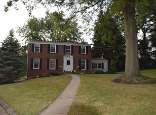 121 Windy Willows Dr, Coraopolis, PA 15108