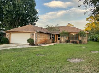 1182 Redwood Ln, Gulf Breeze, FL 32563