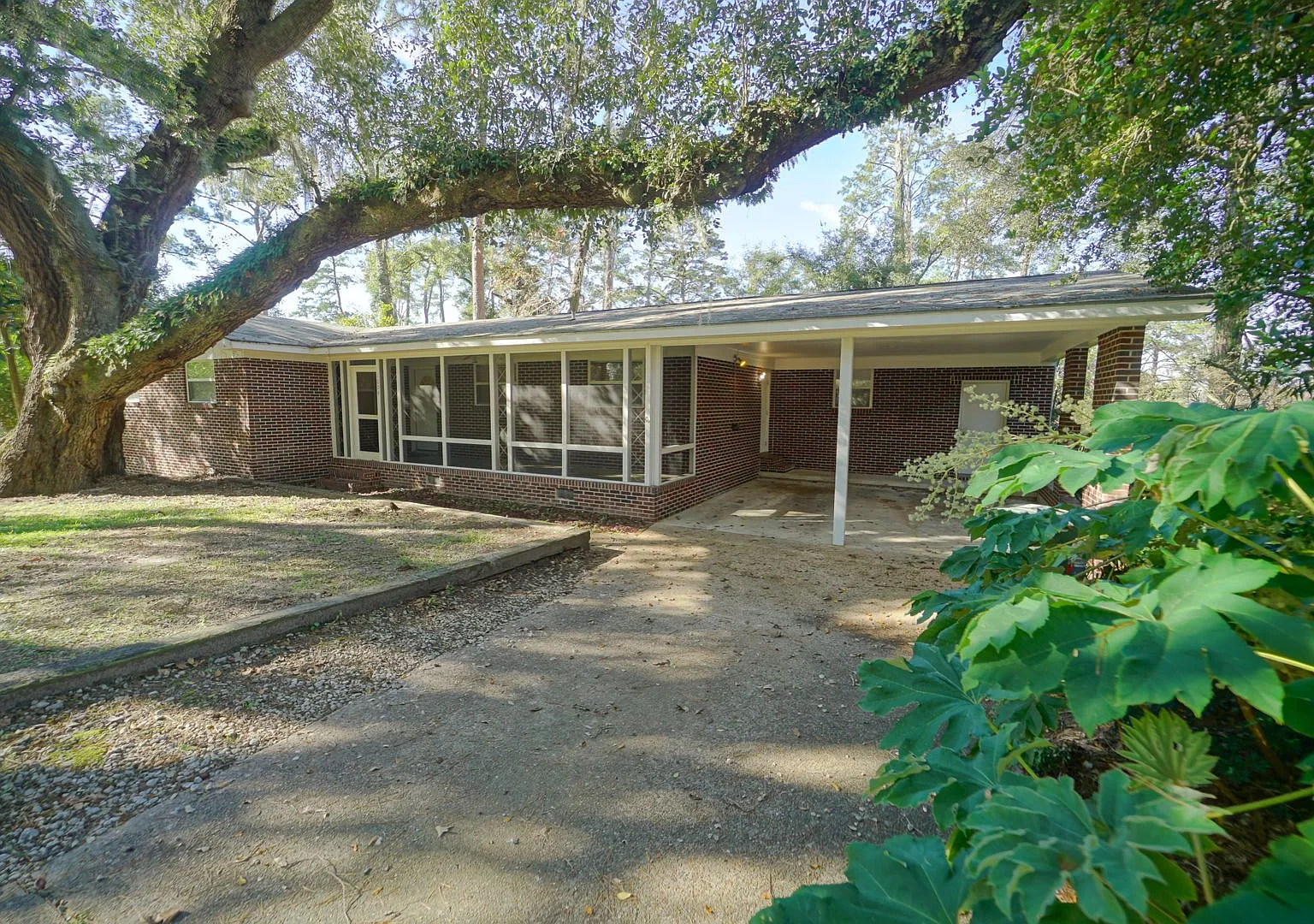 Cozy 3/2 Single Family Home — Photo 2