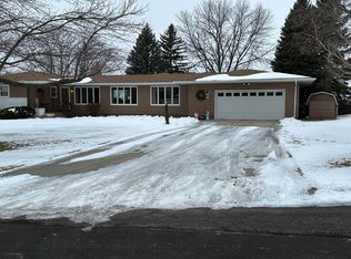 1510 Ridge Ln, Mitchell, SD 57301