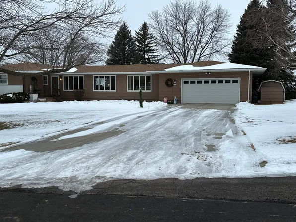 1510 Ridge Ln, Mitchell, SD 57301