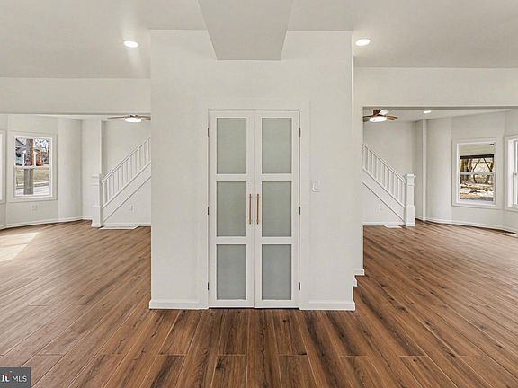 4th image of 1006 Colebrook Rd