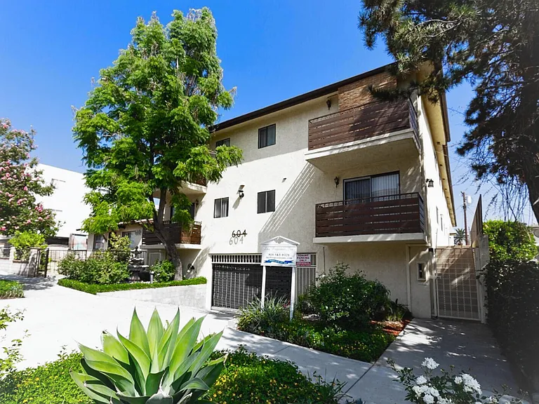 604 E Orange Grove Ave — Photo 16