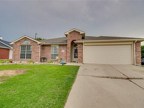 3rd image of 2001 Waterview Dr
