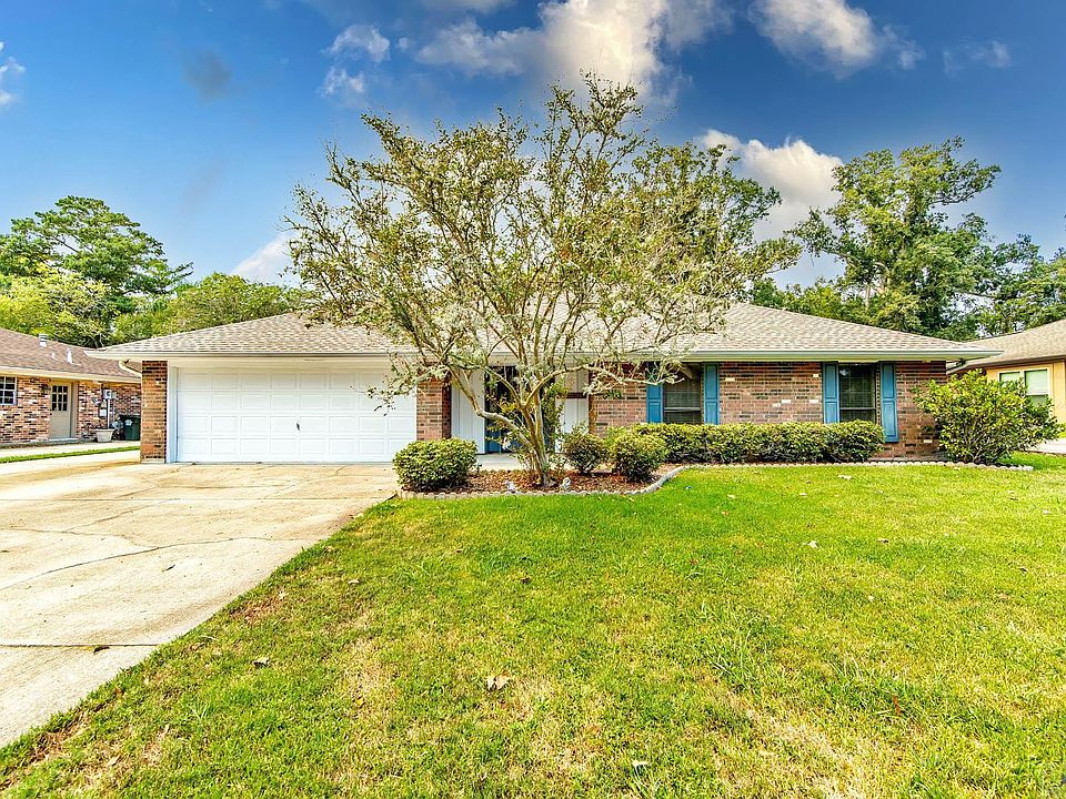 1st image of 249 Lake Crescent Cir