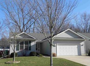 5305 Hillandale Rd, Davenport, IA 52806