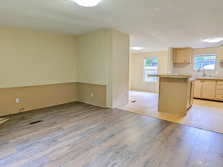 99 Center Grove Dr — Photo 6