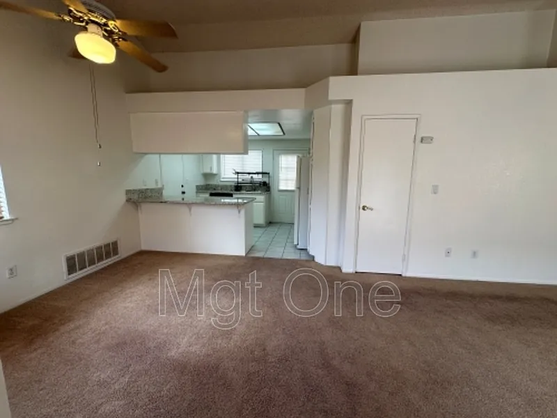 3 bed, 2.0 bath, 1207 sqft, $2,895 — Photo 4