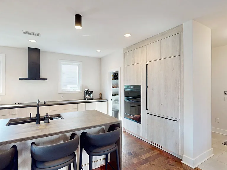 1220 Lomax Ave — Photo 14