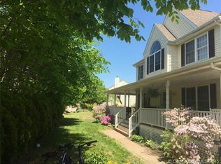 23 Swan Ln, Groton, CT 06355