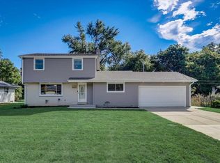 9070 S Annette Pl, Oak Creek, WI 53154