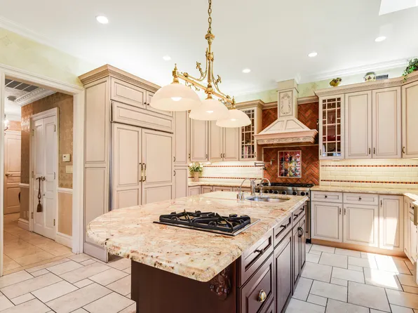 933 East 22nd Street image 9 of 22