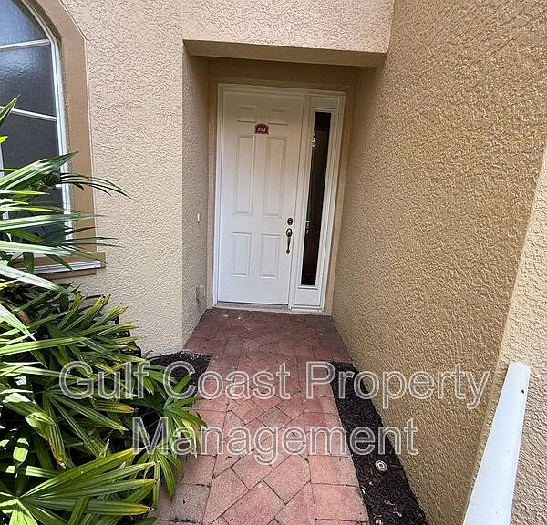 13860 Avon Park Cir — Photo 3