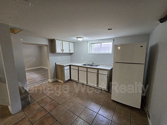 3rd image of 320B Rutland Rd S