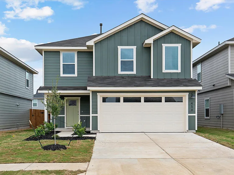 456 Sandringham Loop — Photo 1