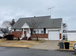 1 Spencer St, Hicksville, NY 11801